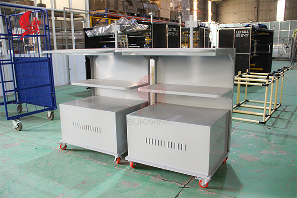 Bàn làm việc có chân bánh xe xoay 360 đô